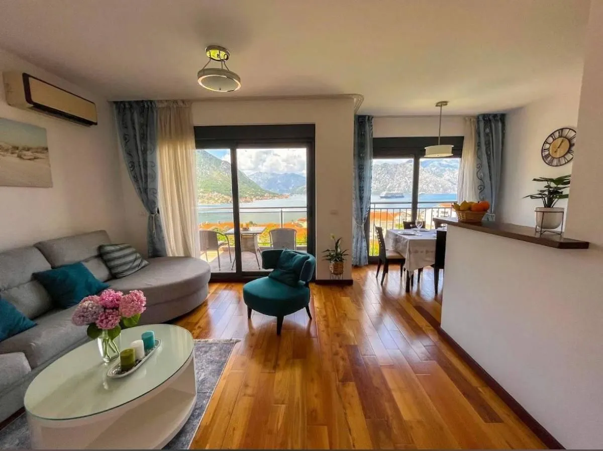 Rent, two bedroom apartment, 64m², Kotor, Crna Gora
