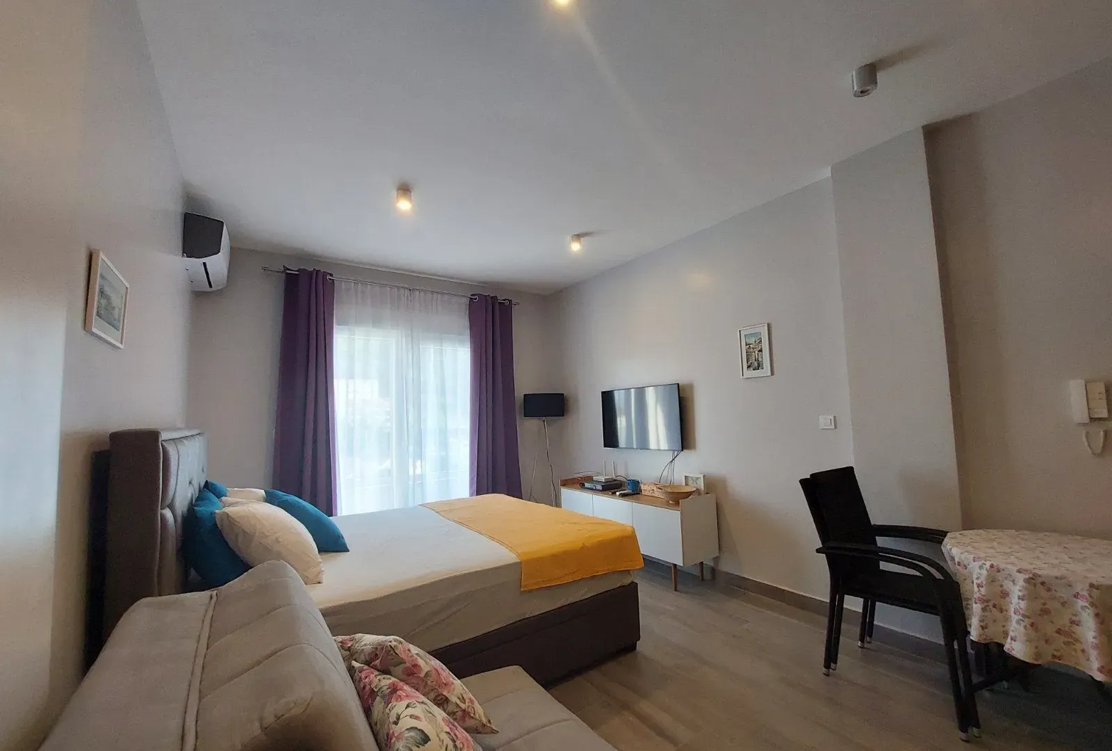 Izdavanje, garsonjera, 30m², Budva, Crna Gora
