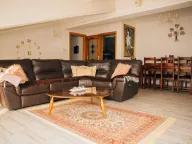 Izdavanje, dvosoban stan, 130m², Kotor, Crna Gora