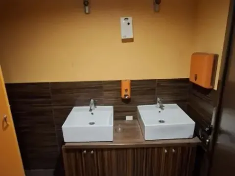 Izdavanje, poslovni prostor, 86m², Sarajevska, Beograd - image 15