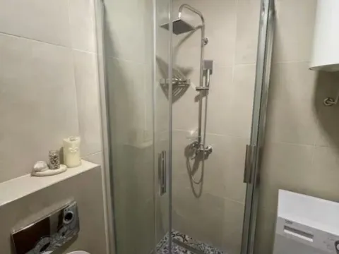 Izdavanje, jednosoban stan, 45m², Kalimanj, Tivat - image 11