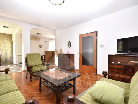 Rent, house, 250m², Stari Aerodrom, Podgorica - image 2