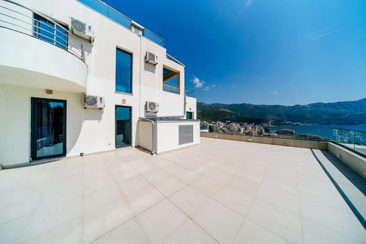 Prodaja, trosoban stan, 234m², Bečići, Budva