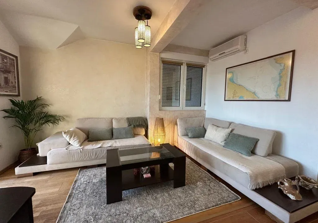 Rent, two bedroom apartment, 82m², Centar, Tivat