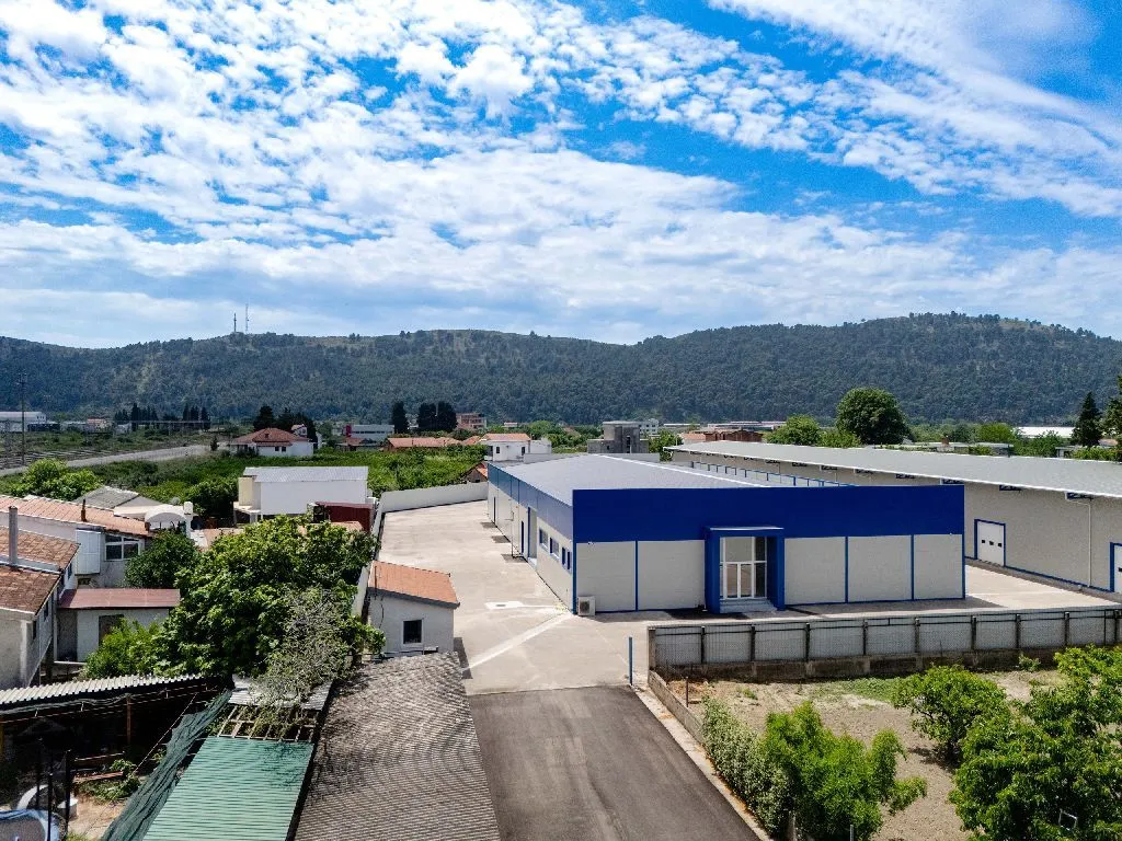 Rent, office space, 2000m², Centar, Bar