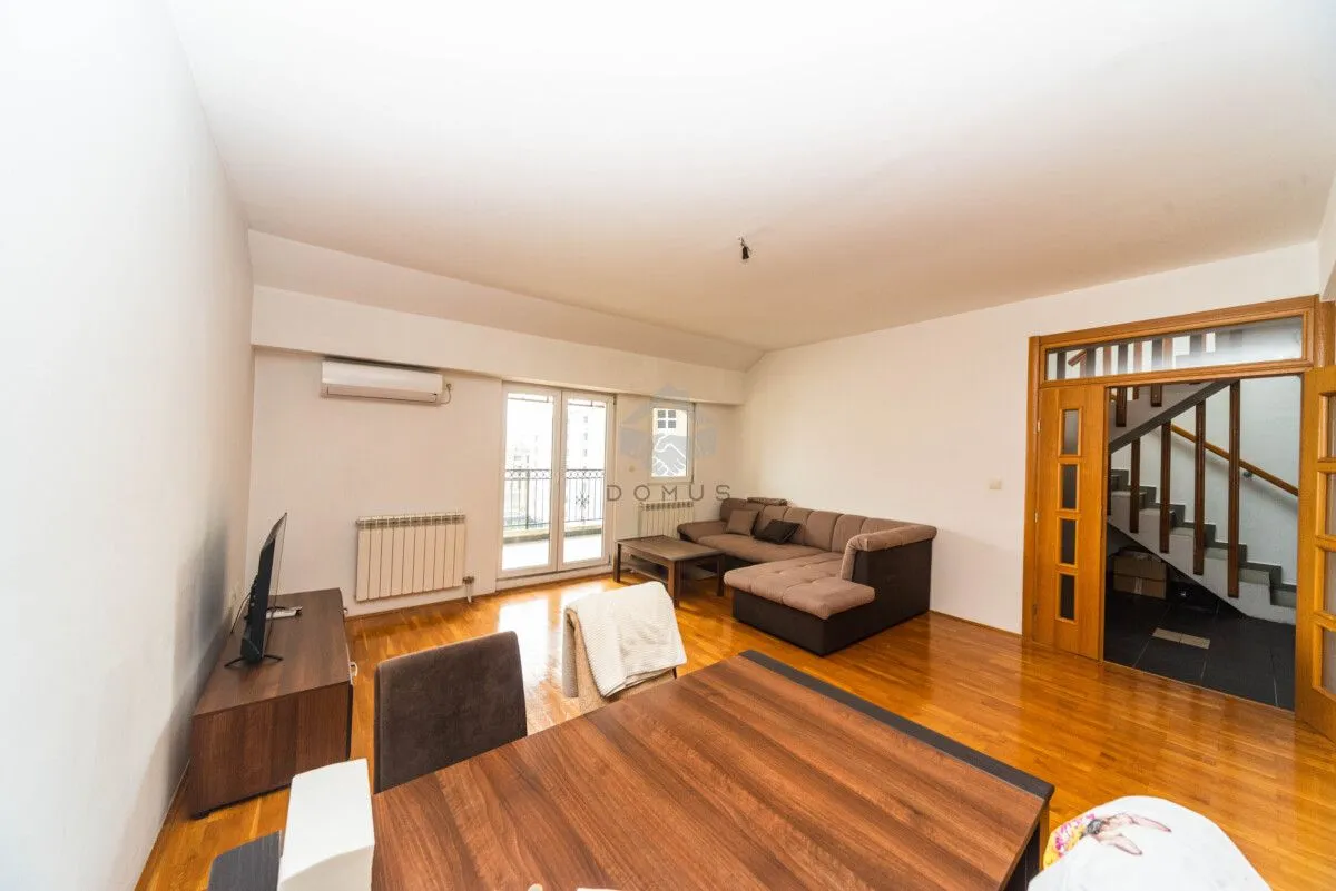 Izdavanje, trosoban stan, 160m², Pobrežje, Podgorica