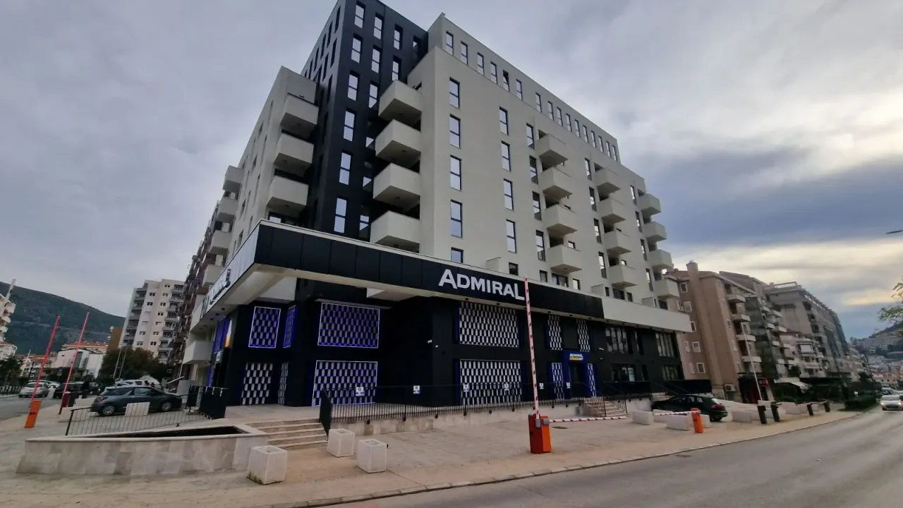 Izdavanje, poslovni prostor, 134m², Budva, Crna Gora