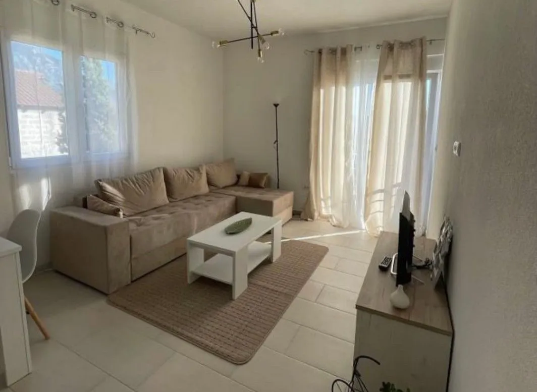 Izdavanje, jednosoban stan, 46m², Gradiošnica, Tivat