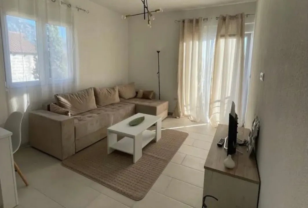 Izdavanje, jednosoban stan, 46m², Gradiošnica, Tivat