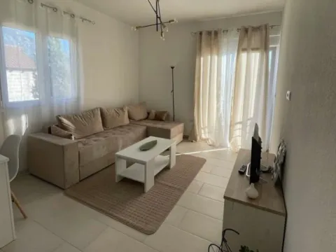 Izdavanje, jednosoban stan, 46m², Gradiošnica, Tivat - image 1