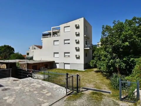 Rent, one bedroom apartment, 35m², Lazi, Budva - image 11