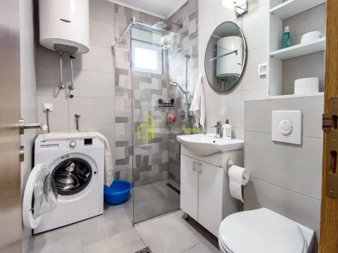 Izdavanje, dvosoban stan, 74m², Pobrežje, Podgorica - image 9