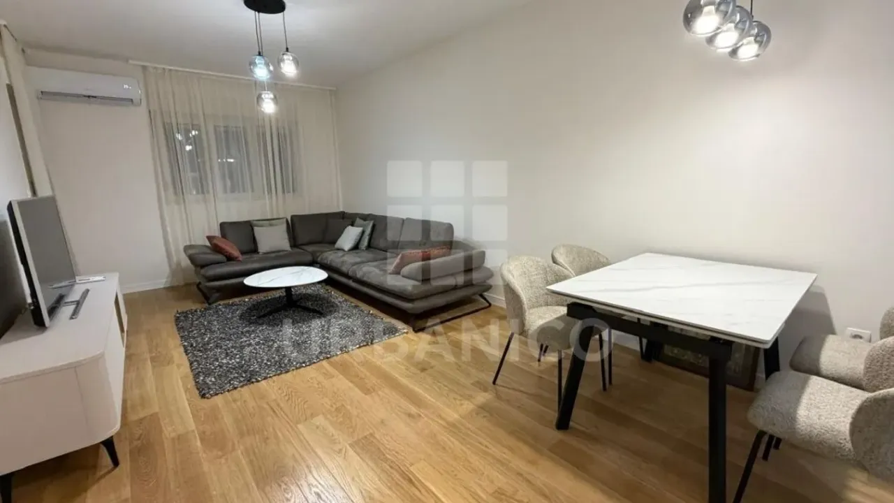 Izdavanje, jednosoban stan, 49m², Central Point, Podgorica