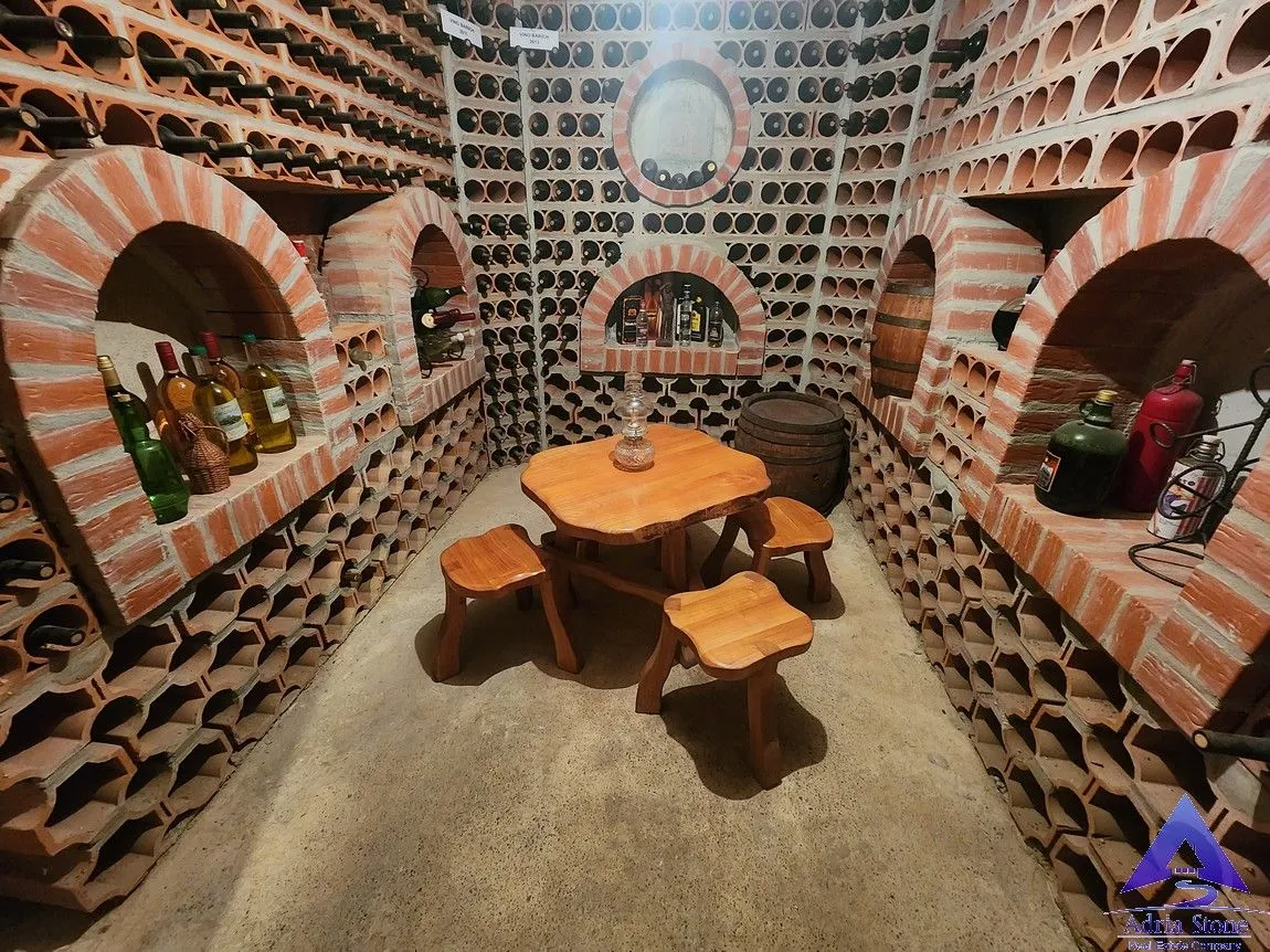 Prodaja, ugostiteljski objekat, 487m², Velji Vinogradi, Budva