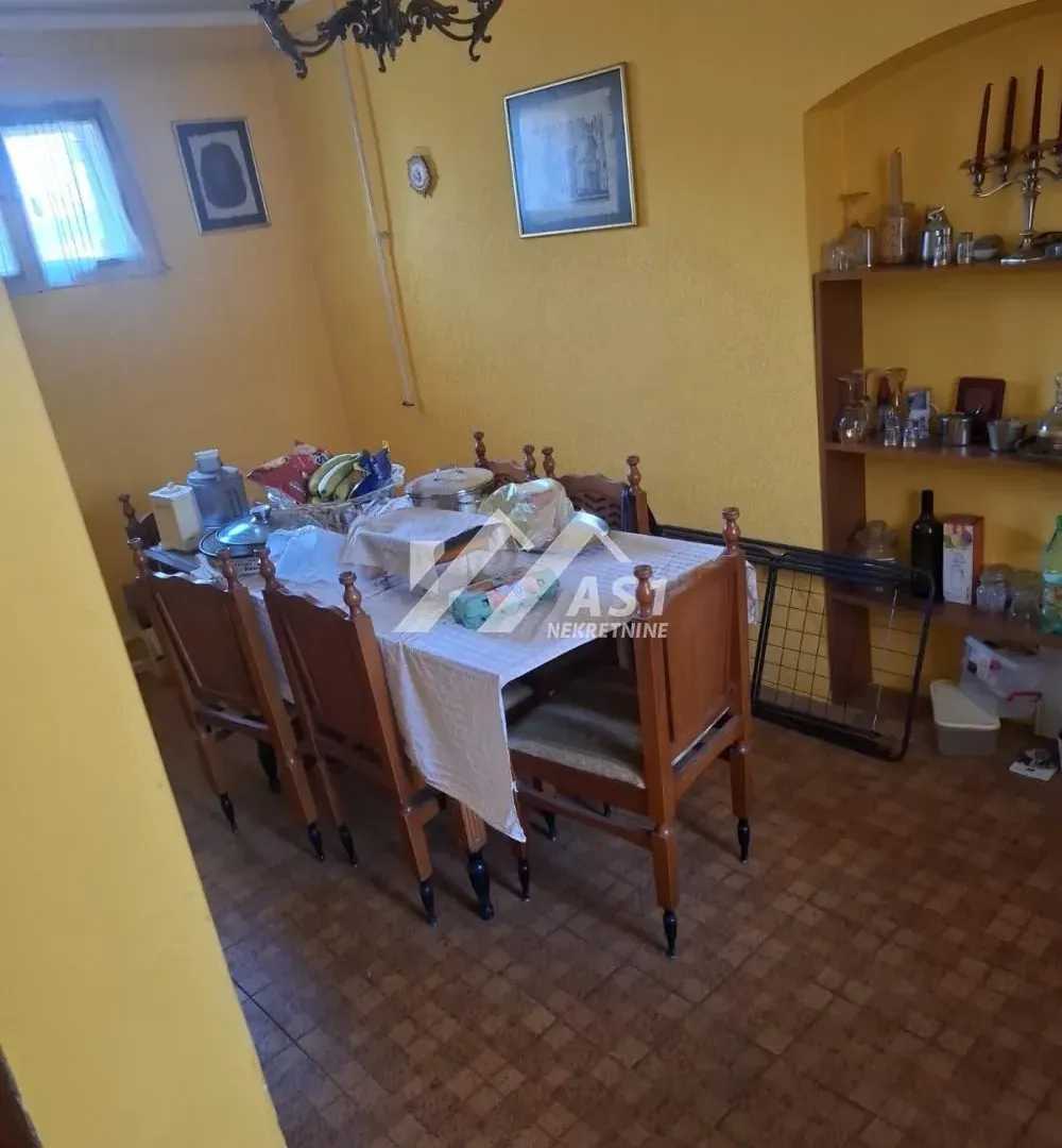 Prodaja, kuća, 266m², Futog, Novi Sad Sve Podlokacije
