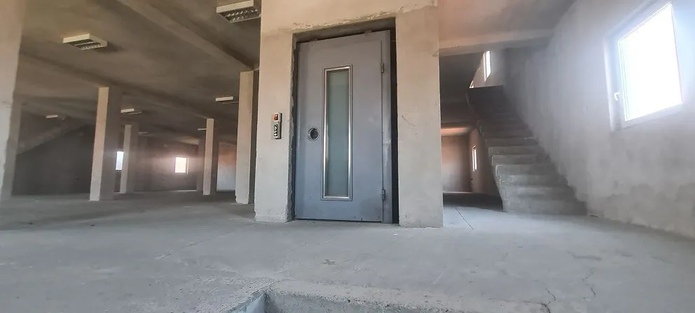 Izdavanje, poslovni prostor, 1100m², Novi Beograd Sve Podlokacije, Beograd