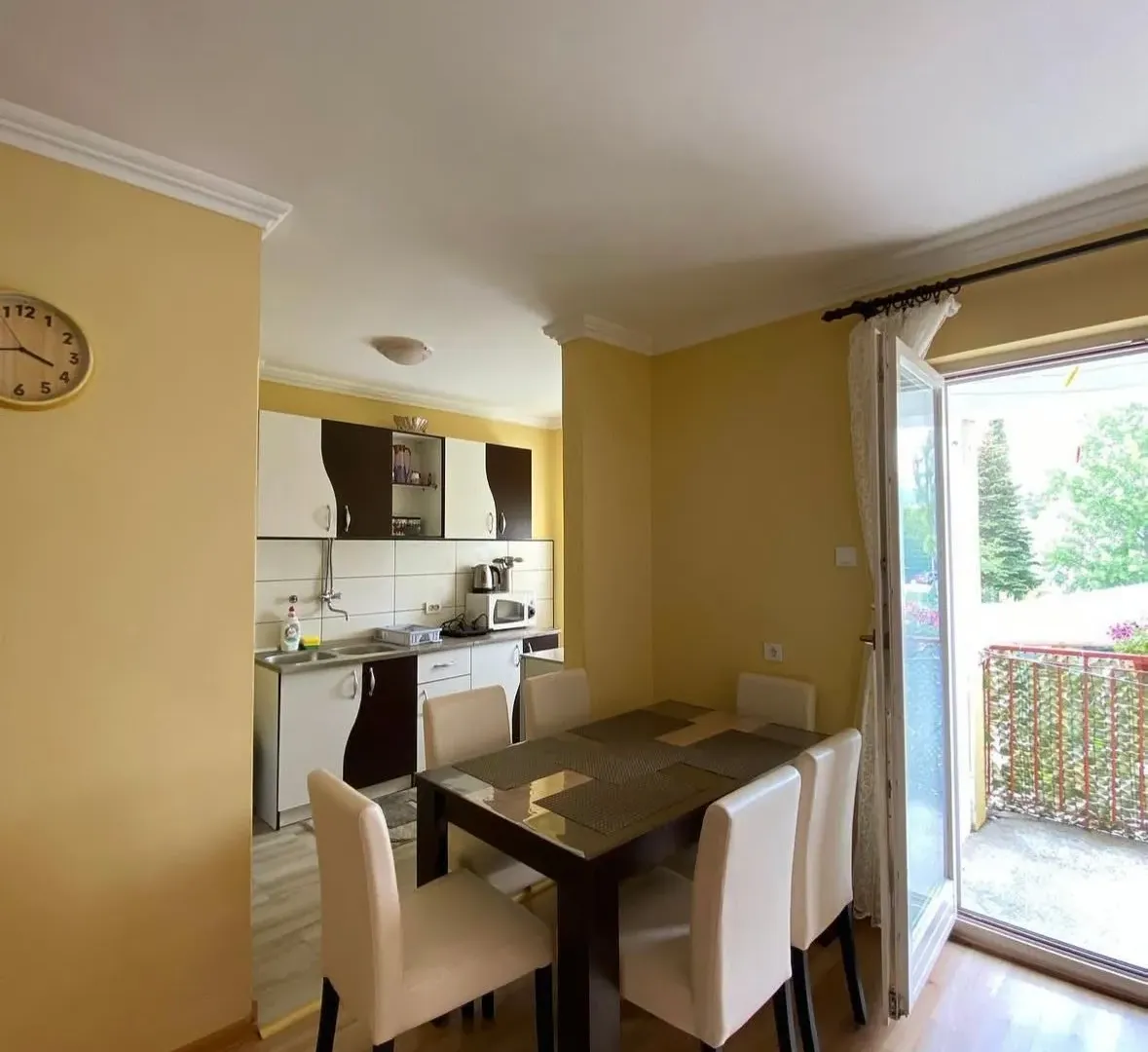 Izdavanje, dvosoban stan, 60m², Centar, Žabljak