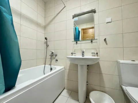 Izdavanje, trosoban stan, 86m², Stari Aerodrom, Podgorica - image 10