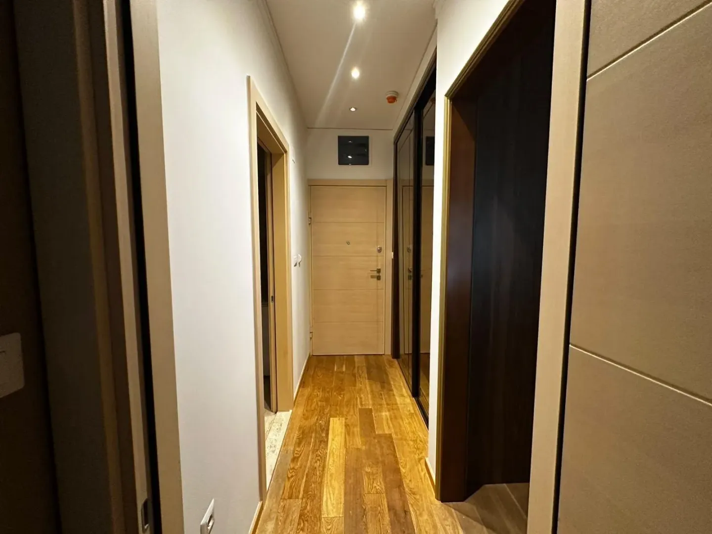 Izdavanje, jednosoban stan, 53m², Kod Capital Plaze, Podgorica