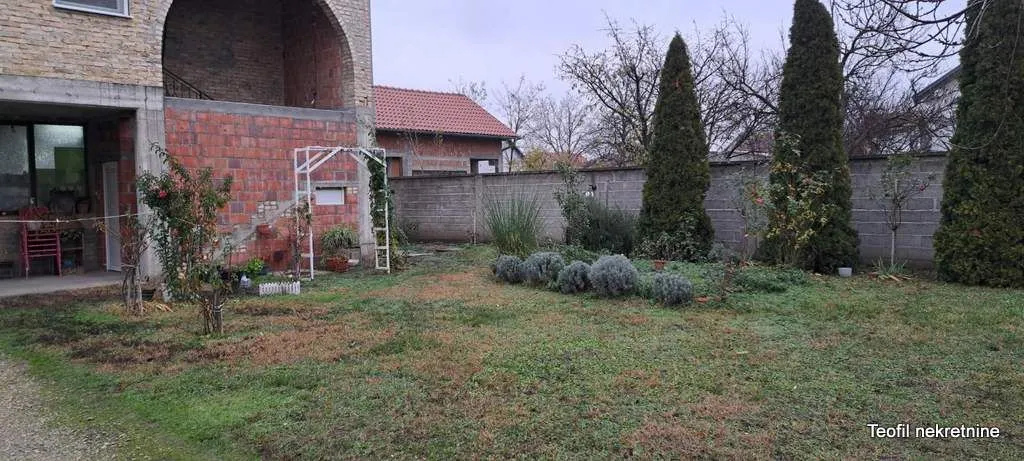 Prodaja, kuća, 365m², Nova Pazova, Stara Pazova