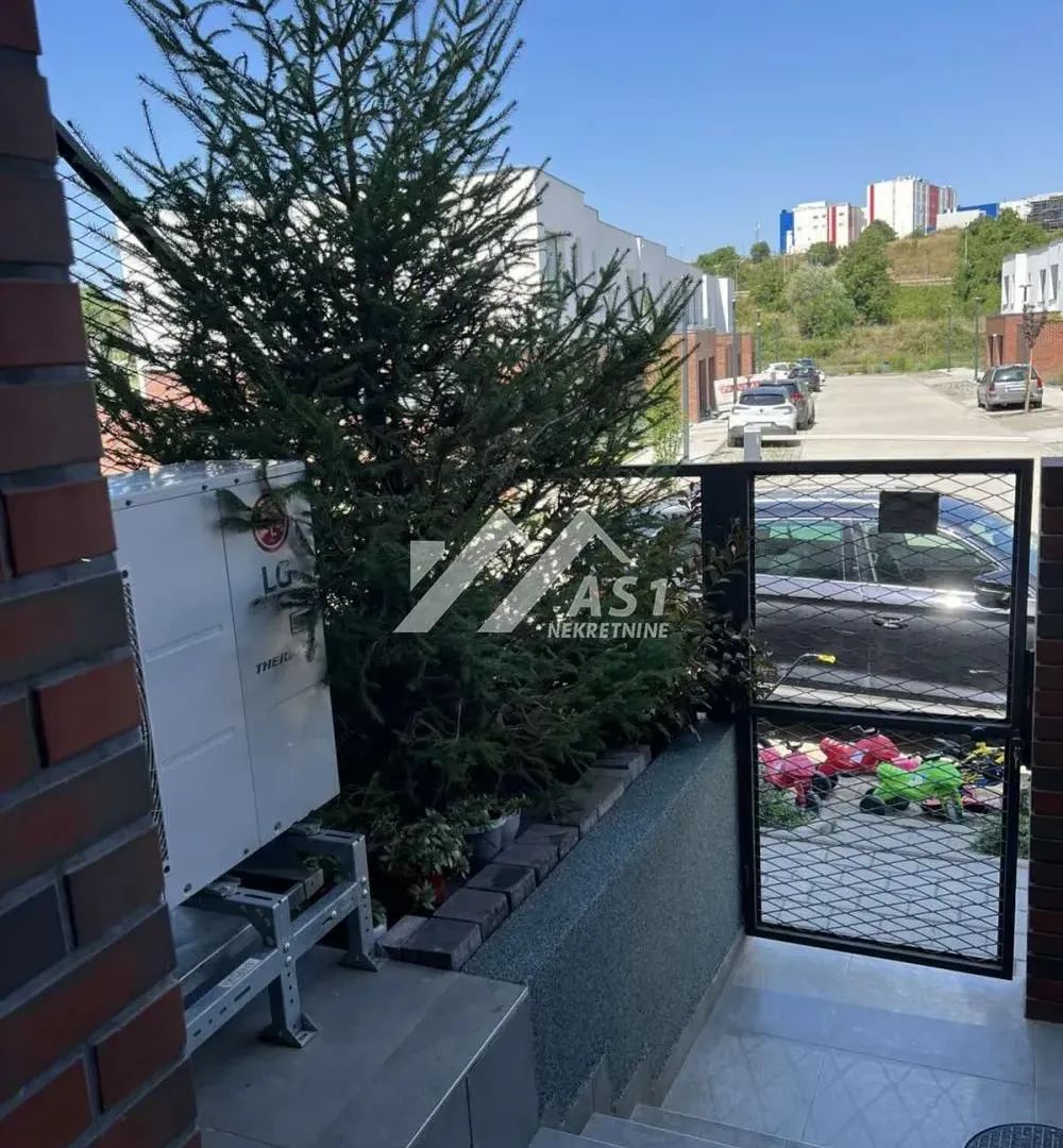 Prodaja, četvorosoban stan, 73m², Karagača, Petrovaradin