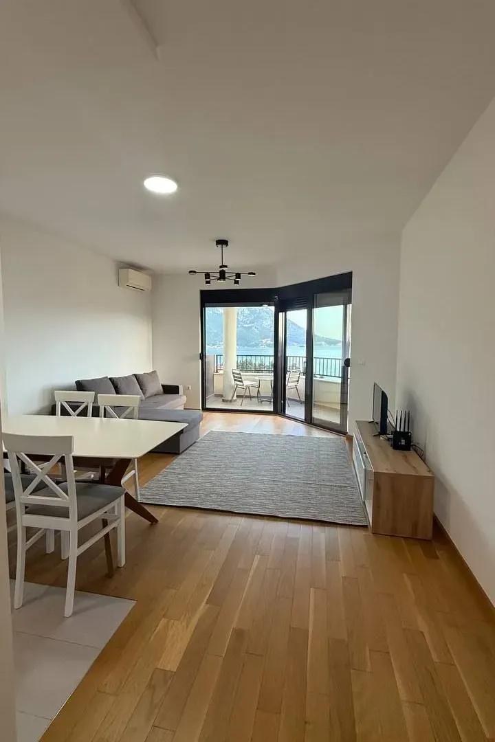 Rent, one bedroom apartment, 55m², Bečići, Budva