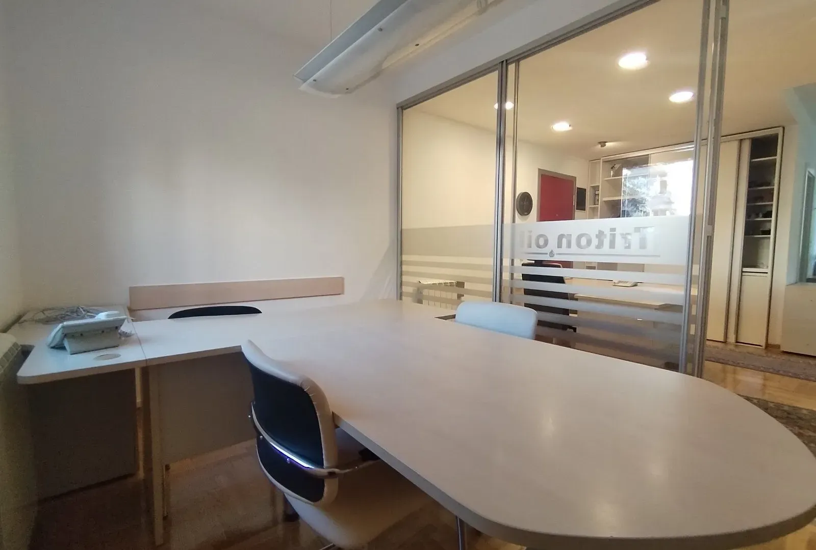 Izdavanje, poslovni prostor, 62m², Vračar Sve Podlokacije, Beograd