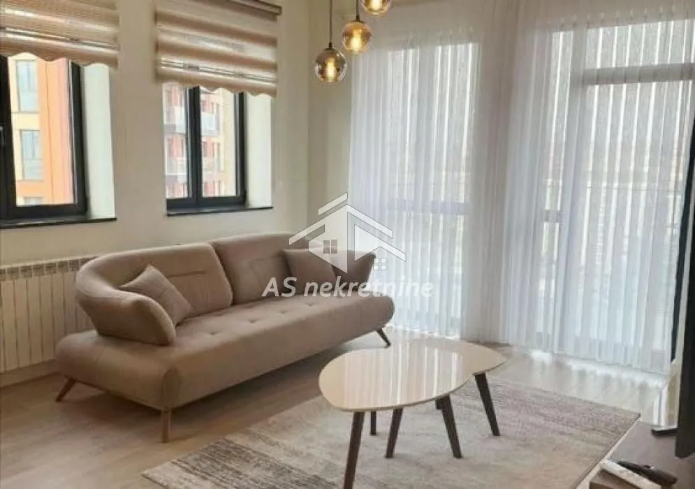Izdavanje, četvorosoban stan, 110m², Savski Venac, Beograd