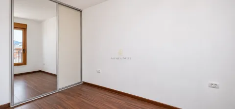 Empty room with a built-in mirrored wardrobe and hardwood flooring. - image 8