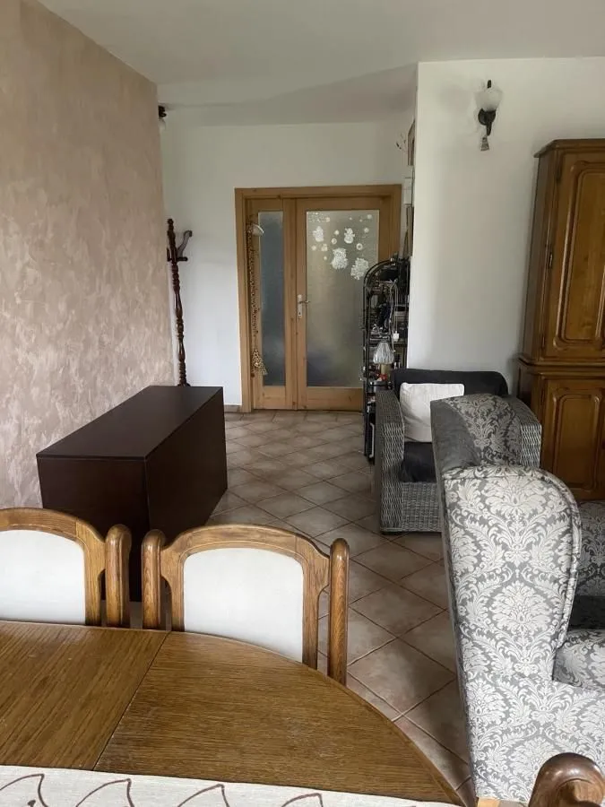 Izdavanje, kuća, 110m², Zemun Ugrinovci, Zemun Sve Podlokacije