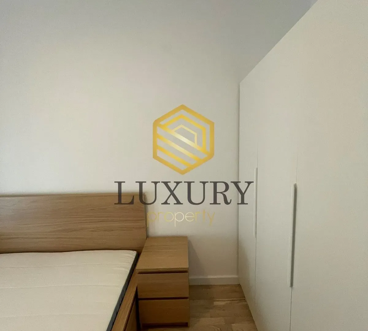 Izdavanje, dvosoban stan, 70m², Centar, Podgorica