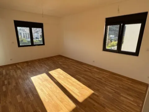 Izdavanje, dvosoban stan, 64m², City Kej, Podgorica - image 4