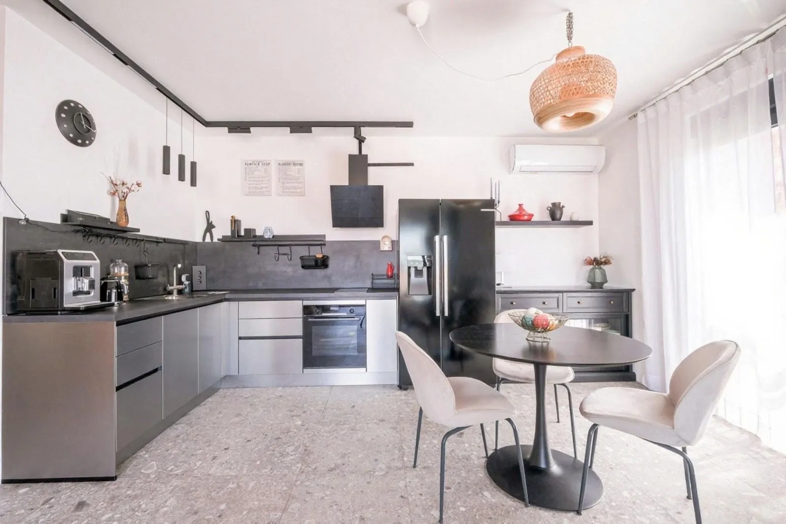Prodaja, trosoban stan, 77m², Kalimanj, Tivat