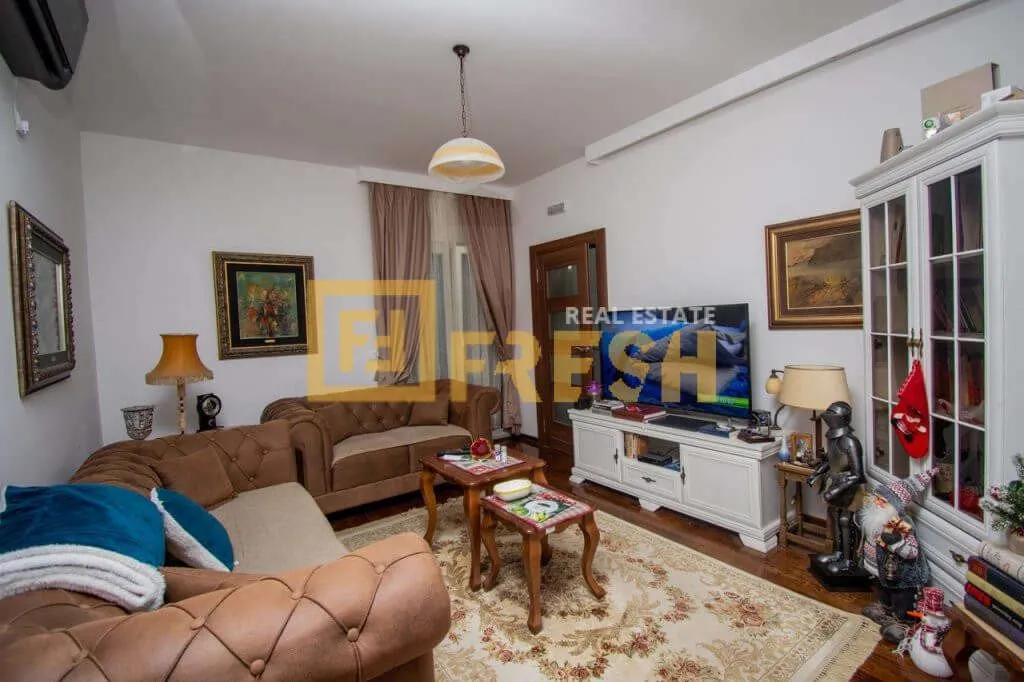 Prodaja, kuća, 220m², Ostalo, Podgorica
