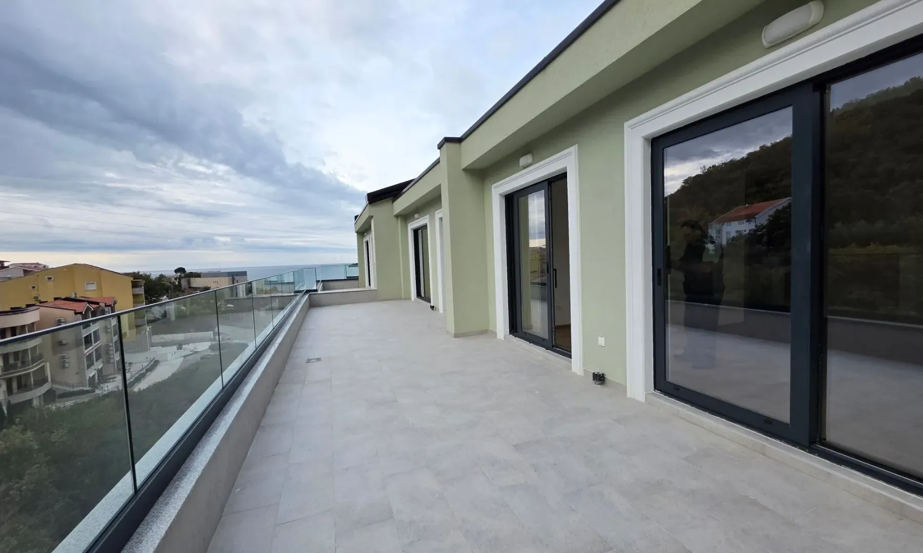 Prodaja, dvosoban stan, 108m², Kamenovo, Budva