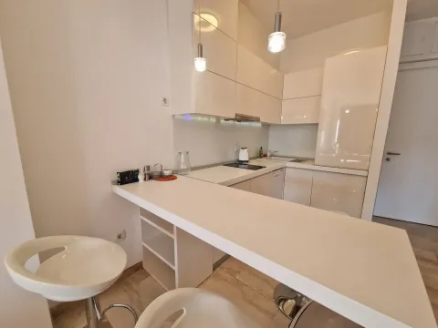 Rent, one bedroom apartment, 67m², Budva, Crna Gora - image 5