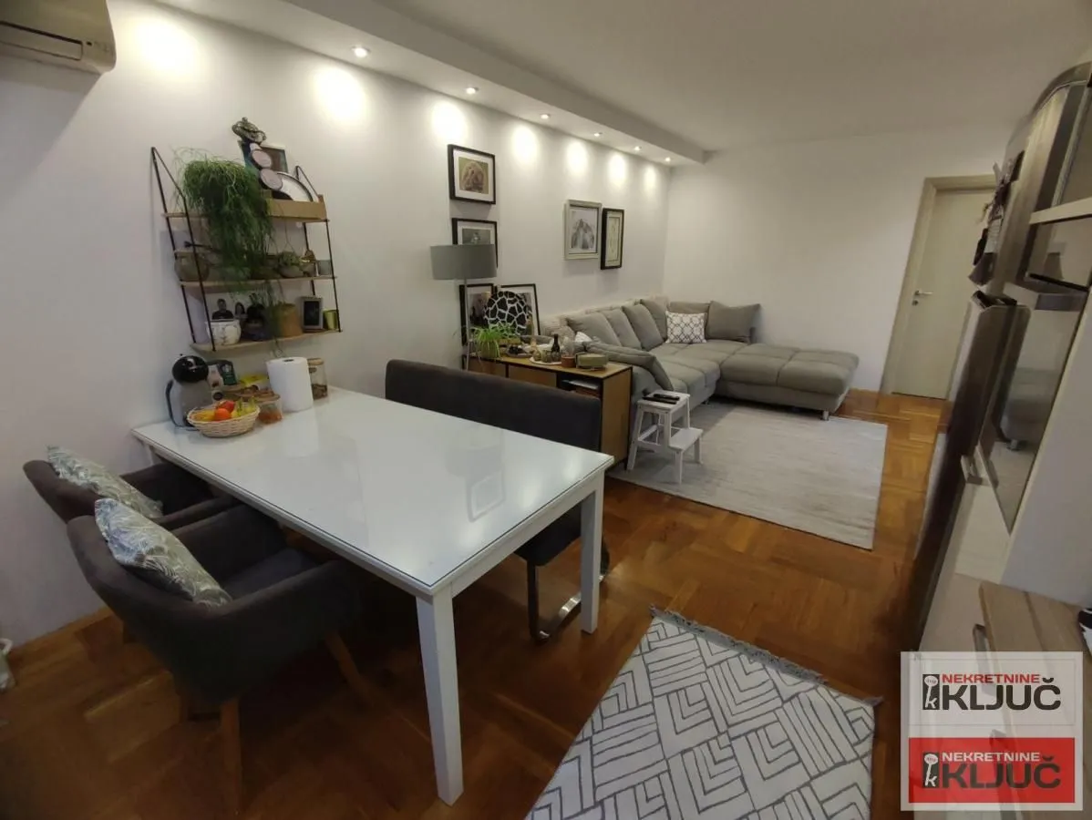 Prodaja, četvorosoban stan, 75m², Grbavica, Novi Sad Sve Podlokacije