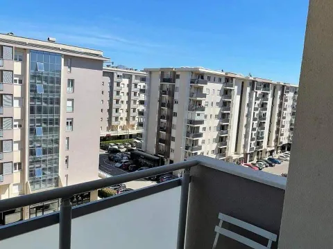 Izdavanje, dvosoban stan, 64m², City Kvart, Podgorica - image 8