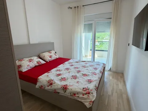 Rent, one bedroom apartment, 50m², Radanovići, Kotor - image 10