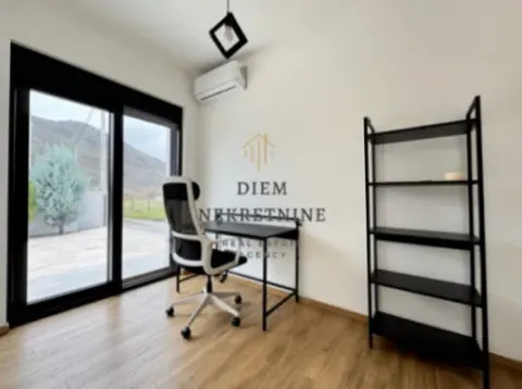 Izdavanje, kuća, 190m², Tološi, Podgorica - image 13