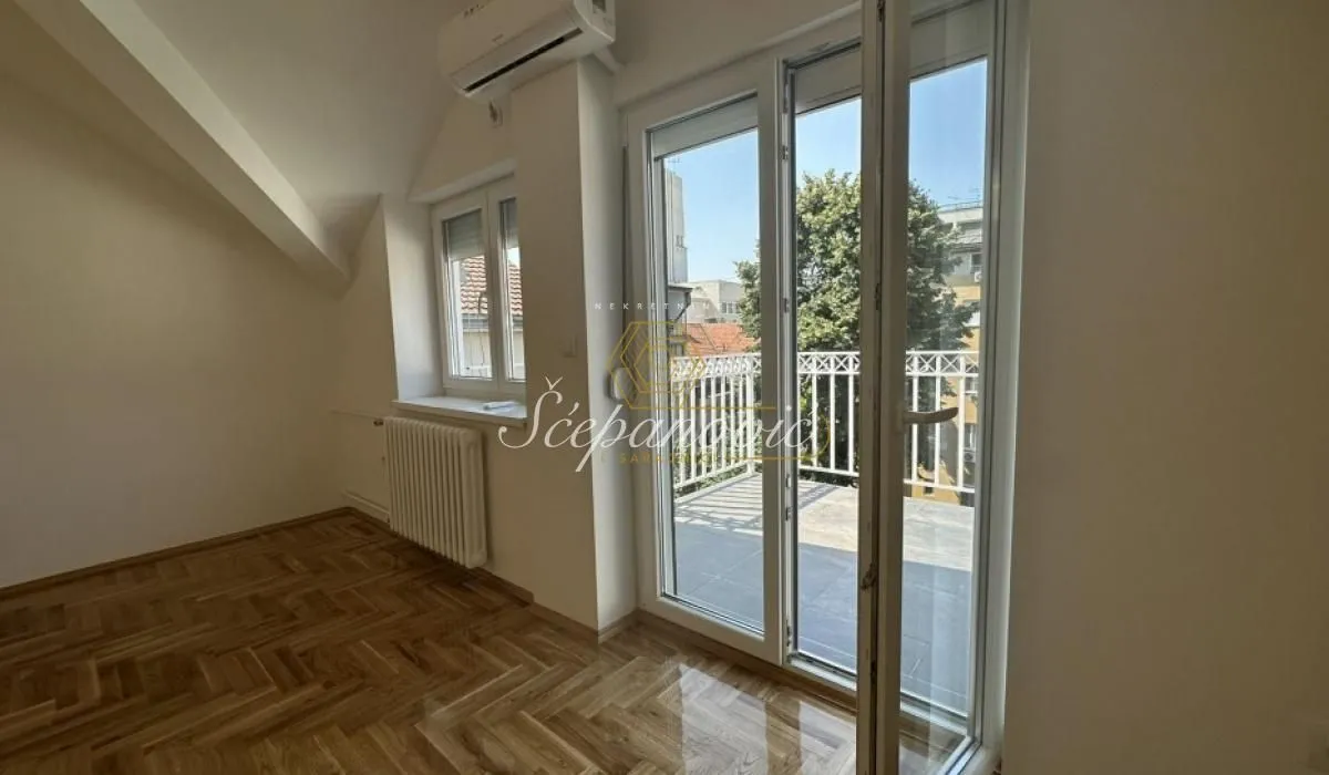Prodaja, četvorosoban stan, 99m², Centar, Novi Sad