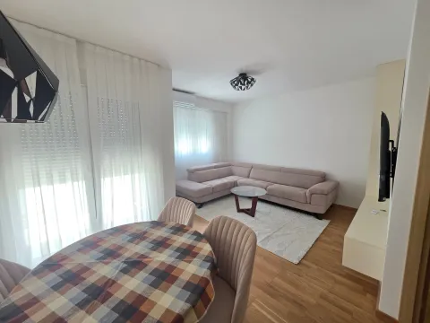 Izdavanje, dvosoban stan, 65m², Pobrežje, Podgorica - image 16