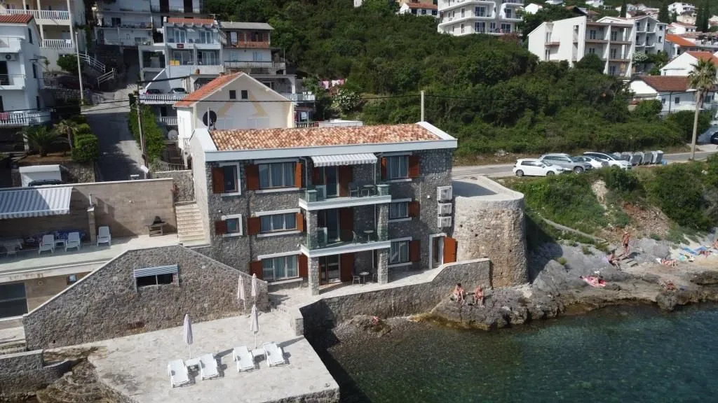 Prodaja, kuća, 314m², Tivat, Crna Gora