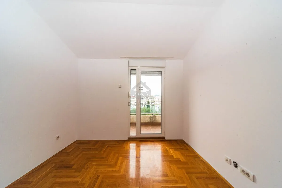 Prodaja, dvosoban stan, 70m², Blok 9, Podgorica