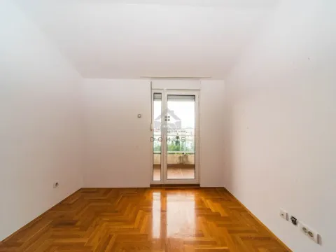 Sale, two bedroom apartment, 70m², Blok 9, Podgorica - image 6