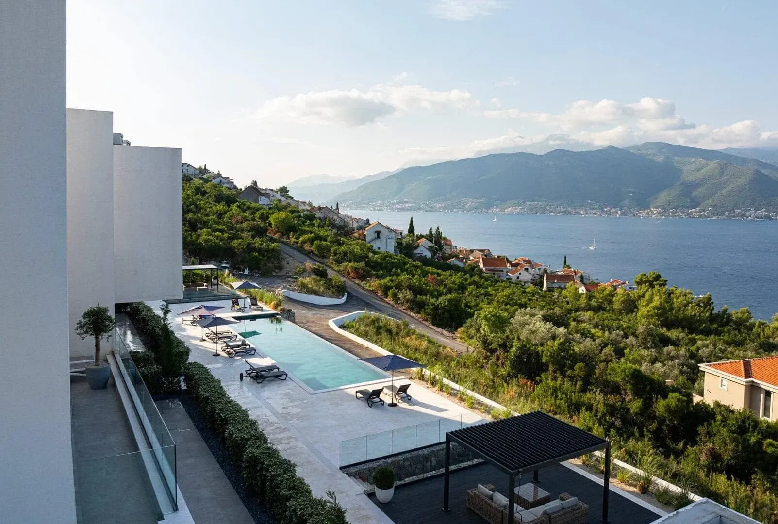 Rent, one bedroom apartment, 144m², Krašići, Tivat