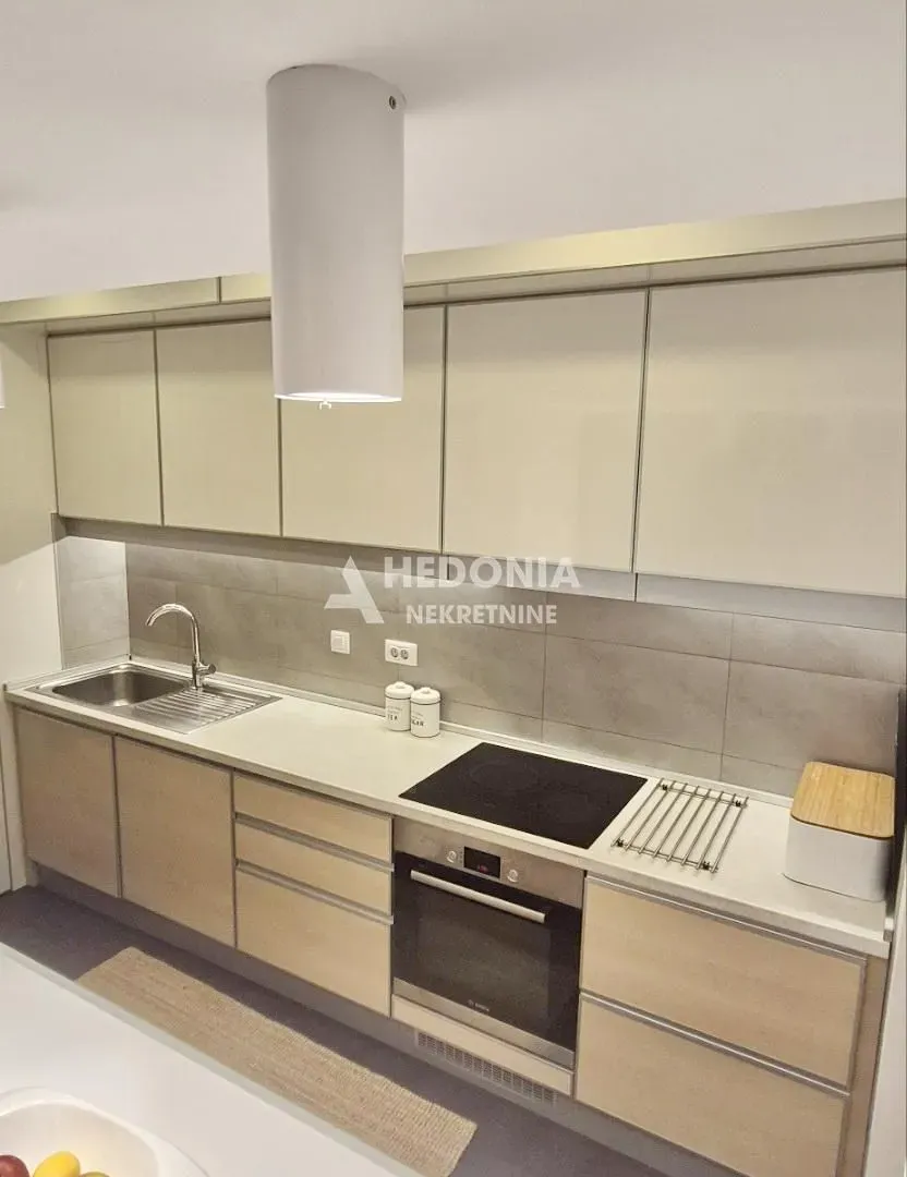 Prodaja, trosoban stan, 83m², Novi Beograd Blok 65, Novi Beograd Sve Podlokacije
