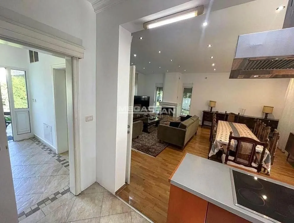 Izdavanje, kuća, 140m², Senjak, Beograd