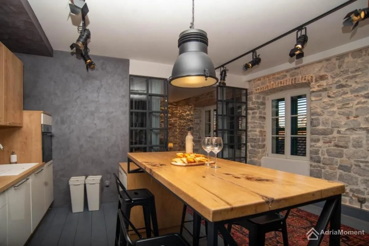 Sale, two bedroom apartment, 108m², Kotor, Crna Gora