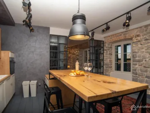 Prodaja, dvosoban stan, 108m², Kotor, Crna Gora - image 7